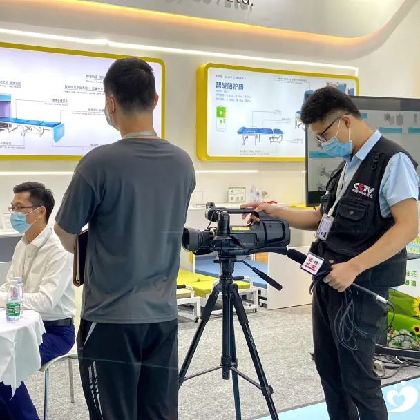 愛陪醫院共享陪護床頭柜高顏值高標準，提升醫院病房環境